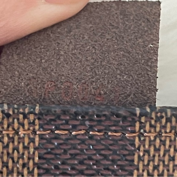 Louis Vuitton Damier Trousse Cosmetique - Picture 10 of 11